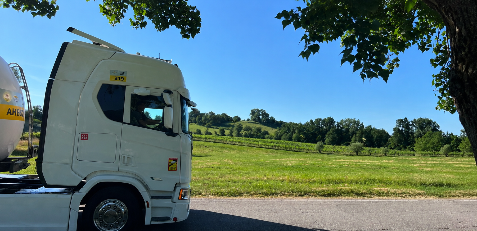 Camion Dissegna Group su strada panoramica