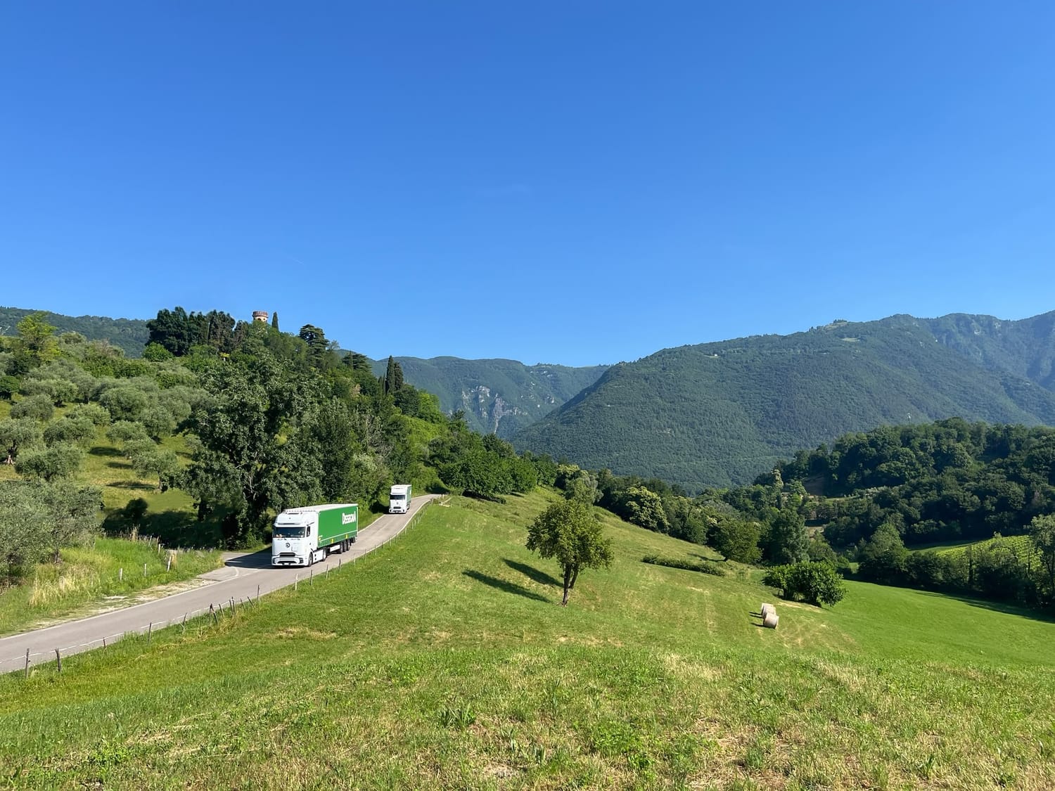 Flotta Dissegna su strada panoramica